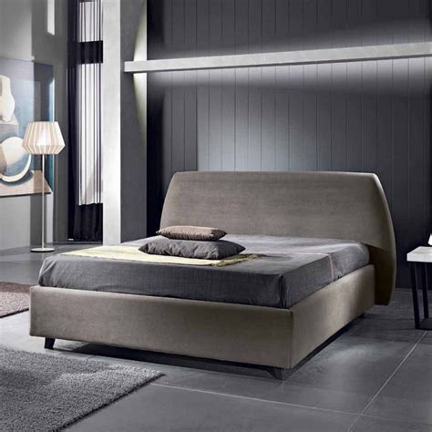 Letto matrimoniale: completo, moderno, con testata 